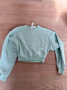 Cropped Alo Crewneck Yoga Sweatshirt