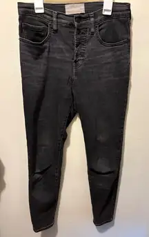 Everlane high rise skinny black wash 28 regular,‎ flaw noted on back of leg