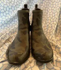 Lucky Brand  Women’s Chelsea Boot green camo Side Zip ankle Rain Boots sz 8m