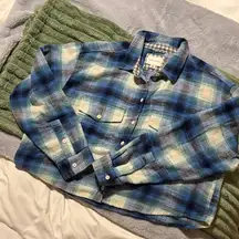 EUC Women’s AE Outfitters Cropped Blue/Cream Plaid Flannel Shirt Size L