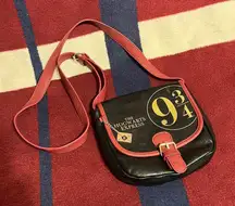 Harry Potter Hogwarts Express 9 3/4 platform black crossbody shoulder bag pocket