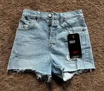 NWT Levi’s Stretch Ribcage Super High Rise Denim Shorts