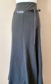 Avenue Grey Skirt With Bow.