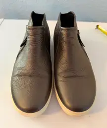 ECCO Soft 7 Women’s Leather Zip Bootie Metallic Olive Gray Size 7 W