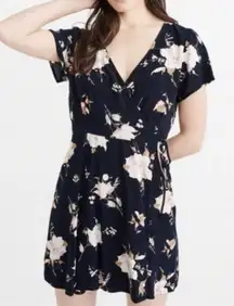 Womens Abercrombie and Fitch Navy Floral Wrap Dress in Size Small