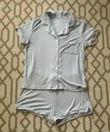 Nine west baby blue ribbed matching button up pajamas & shorts size M/L