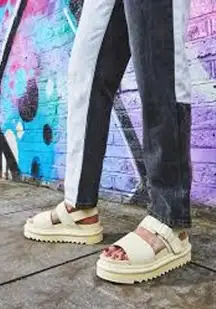 DR MARTENS Voss Hydro Leather Strap Sandals in Cream Size 8 Shoes Platform Doc