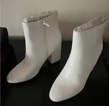 Madden Girl  White Chunk Heel Round Toe Pointed Boots Size 7.5