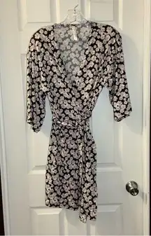 Flora Nikrooz Black/Pink Floral Tie Waist Robe size Small