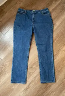 L.L. Bean Classic Fit jeans medium wash denim Straight Leg women’s size 18 REG