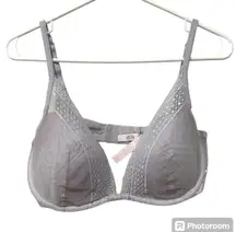 Incredible by Victoria secret plunge bra  Size 36D 