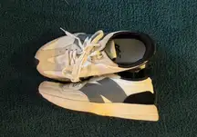 New Balance 327 Sneakers