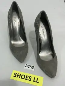 Womans BCBG Generation 6 M Gray Suede Studs Slip On Heel Pumps NWOT