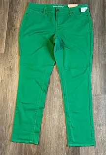Maurices Women’s Green Straight Leg Jegging Denim Jeans Size 13/14 NWT