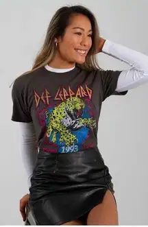 Def Leppard NWT  GRAPHIC TEE MEDIUM