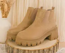 MIA sz 8 Women Chunky Brown Leather Stretchy Pull On Chelsea Lug Boots Fall Chic