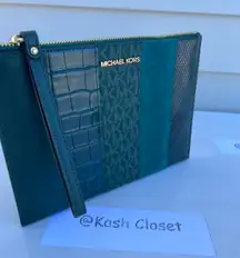 Michael Kors MK JST XL Zip Clutch Wristlet - Racing Green