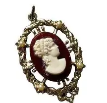 Vintage Resin Cameo Pendant Necklace