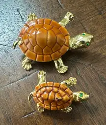 Vintage (2) Turtle Brown  Shell Green Eyes Gold‎ Tone Pin Brooch Set