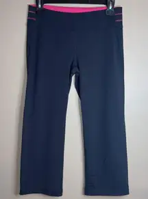 Victoria’s‎ Secret VSX Sexy Sport Gray Pink Knee Length Cropped Leggings Small