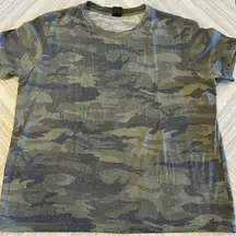 Strut This Women’s Faded Camouflage Short-sleeve T-Shirt (One Size)