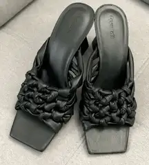 Stylish slip on sandals 🌷