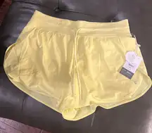 NWT Vuori daily speed short SUNLIGHT Size: XL yellow double 2.5" new extra large