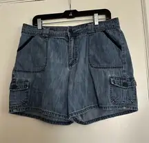 Lee VTG 90’s Mom Carpenter Shorts. Just Below The Waist. 14M.  Cargo Pockets.