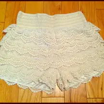 Never Worn, Ruffles Lace Cream Shorts