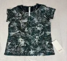 Lululemon Athletica Blue and White Floral Short Sleeve Top