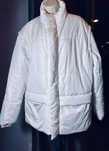 NWOT: White women’s puffer jacket