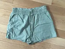 NWOT LA hearts shorts 55% linen, 45% rayon size large with tie