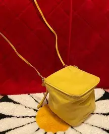 Very Beautiful Yellow Soft Buttery Leather Marc By Marc Jacobs Crossbody Handbag