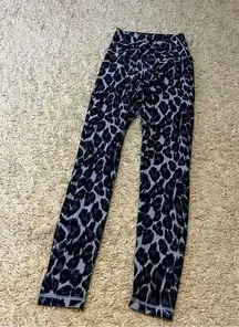 Aerie  cross over blue leopard print leggings size xs