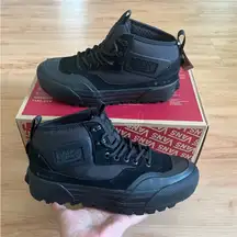 VANS Mte Half Cab Gore-tex Shoes
Black Women 8.5 US Mens 7.0US