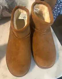 Chestnut Suede Boots with Cream Lining