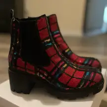 Betsy Johnson 7 1/2 rainbow plaid boots