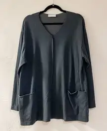 Bryn Walker Bamboo V-Neck Long Sleeve Sunday Shirt in Charcoal Small