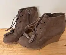 Mia Baylie Brown Suede Wedge Booties with Lace-Up Detail size 7M‎