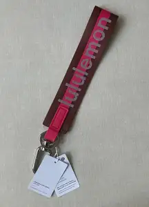 Never Lost Keychain Wordmark - Ancient Copper/Glaze Pink