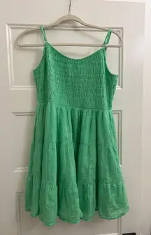 green dress ()