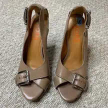KORS Michael Kors Peep Toe Buckle Platform Heels Size 7.5