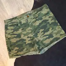 🤎Universal Thread•Camo Cut Off Jean Shorts•Size:10🤎