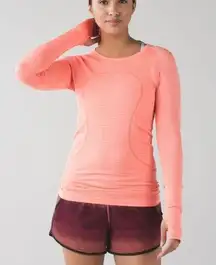 Lululemon Swiftly Tech Long Sleeve Crew Heathered Very Light Flare Top, Size 6