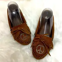 Minnetonka Peace Sign Moccasins Size 6 D18