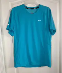 Nike Running Women’s Dri-Fit Blue Shirt Size Med. 1609