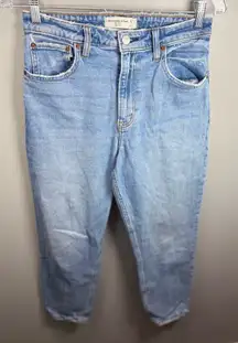 Abercrombie & Fitch • The Mom High Rise Jeans Size 4 Short