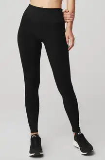 High-Waist Alosoft Lounge Legging in Black Size M