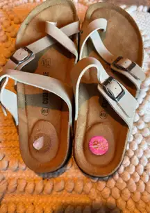 Cushionaire Buckle Sandal