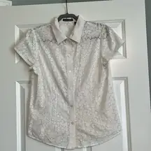 Women’s Floral Feminine Button Down